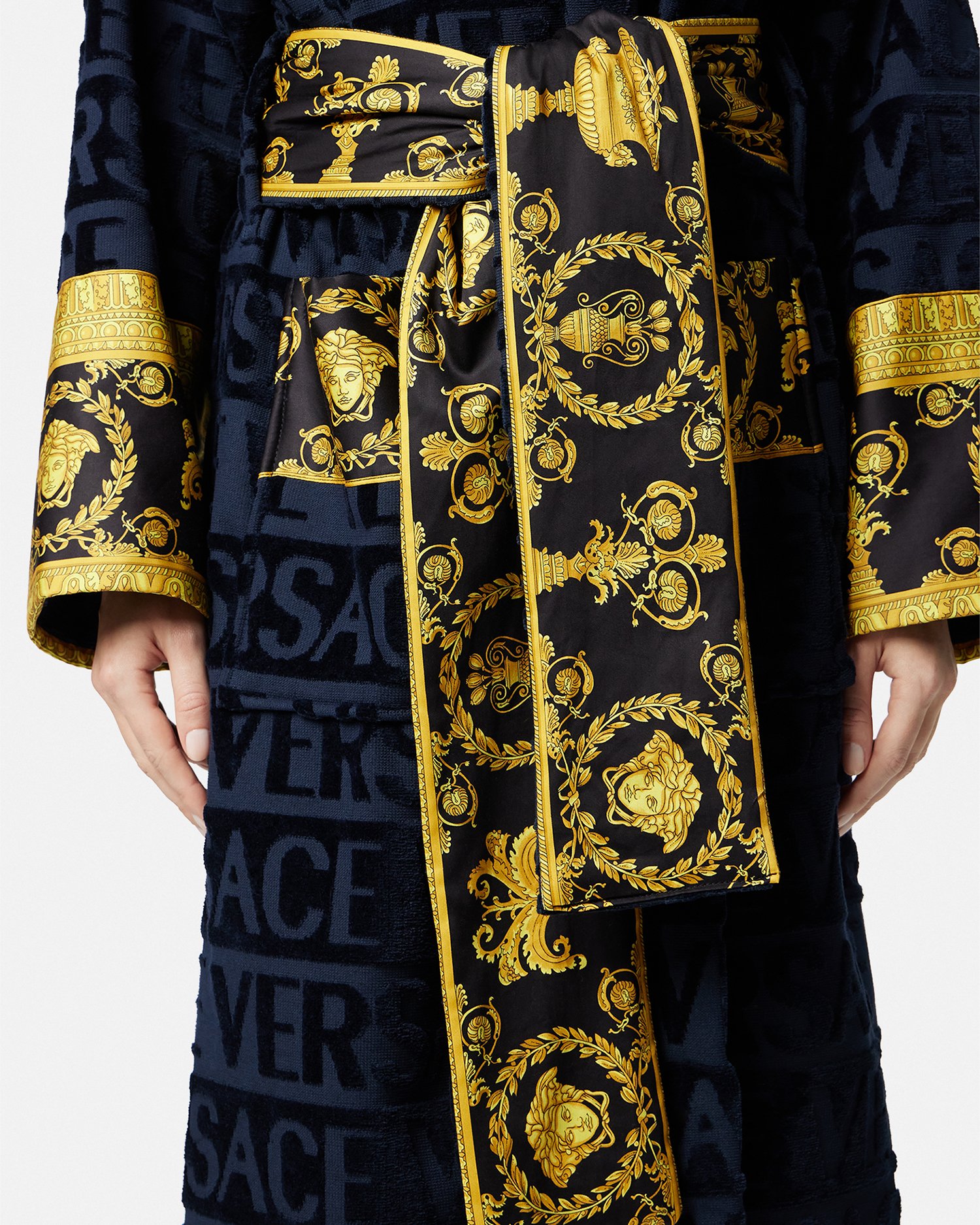 Versace Home I ♡ Baroque Bathrobe Blue 5